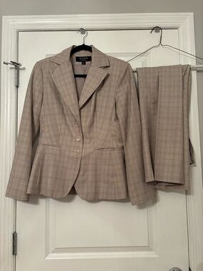 Larry Levine Women's Plaid Pant Suit Set Double-Breasted Beige Size 8 2 Piece